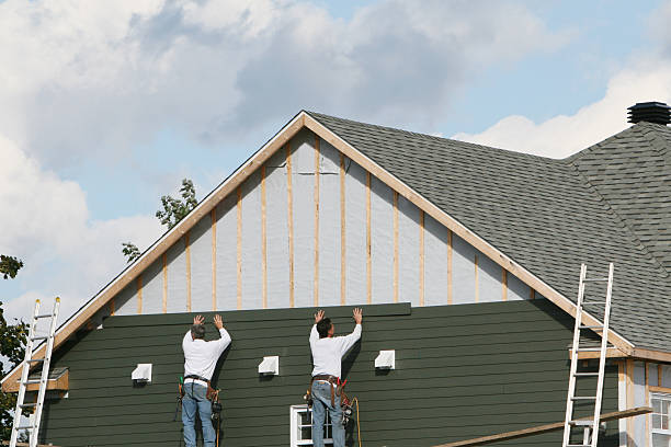 Professional Siding Installation technician working in Ashburn, VA